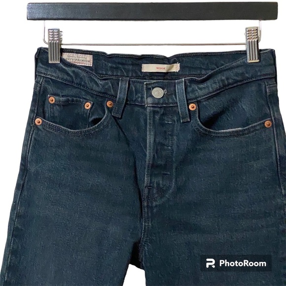 Levi’s Premium Wedgie Icon Fit High Rise Ankle Jeans in Wild‎ Bunch Dark Wash - Picture 4 of 12